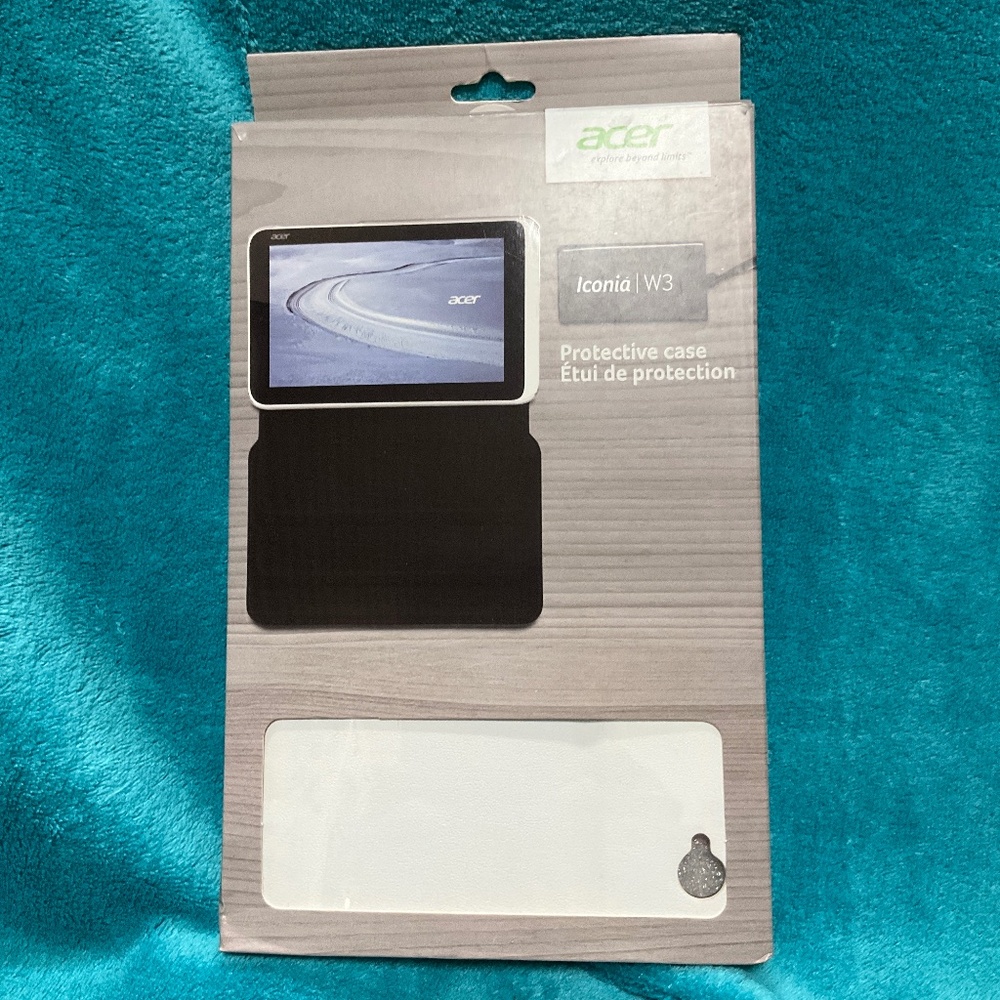 BRAND NEW ACER ICONIA W3-810 CASE IN WHITE!!!